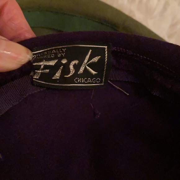 Vintage women’s hat FISK of Chicago burgundy w mesh pillbox style - Picture 12 of 12